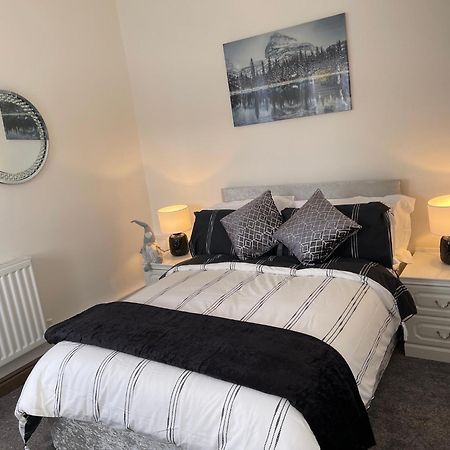 Tollgate House - Luxury Cozy Cottage - Huge Hot Tub - Alton Towers ชีเดิล ภายนอก รูปภาพ
