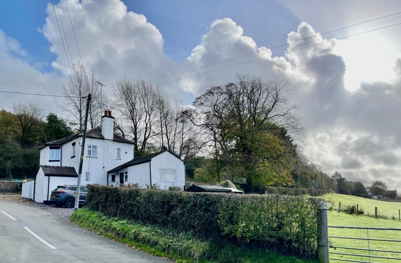 Tollgate House - Luxury Cozy Cottage - Huge Hot Tub - Alton Towers ชีเดิล ภายนอก รูปภาพ