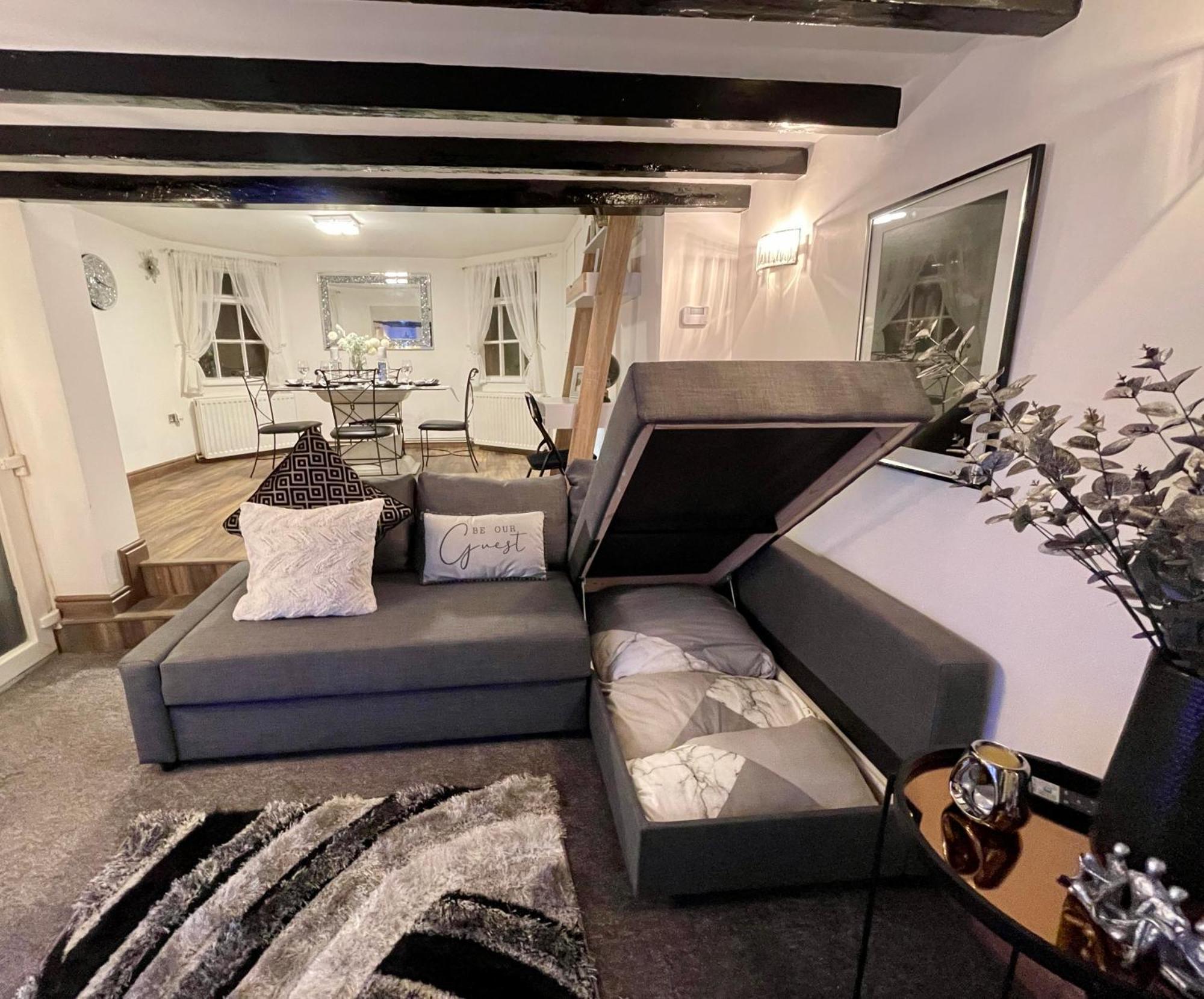 Tollgate House - Luxury Cozy Cottage - Huge Hot Tub - Alton Towers ชีเดิล ภายนอก รูปภาพ
