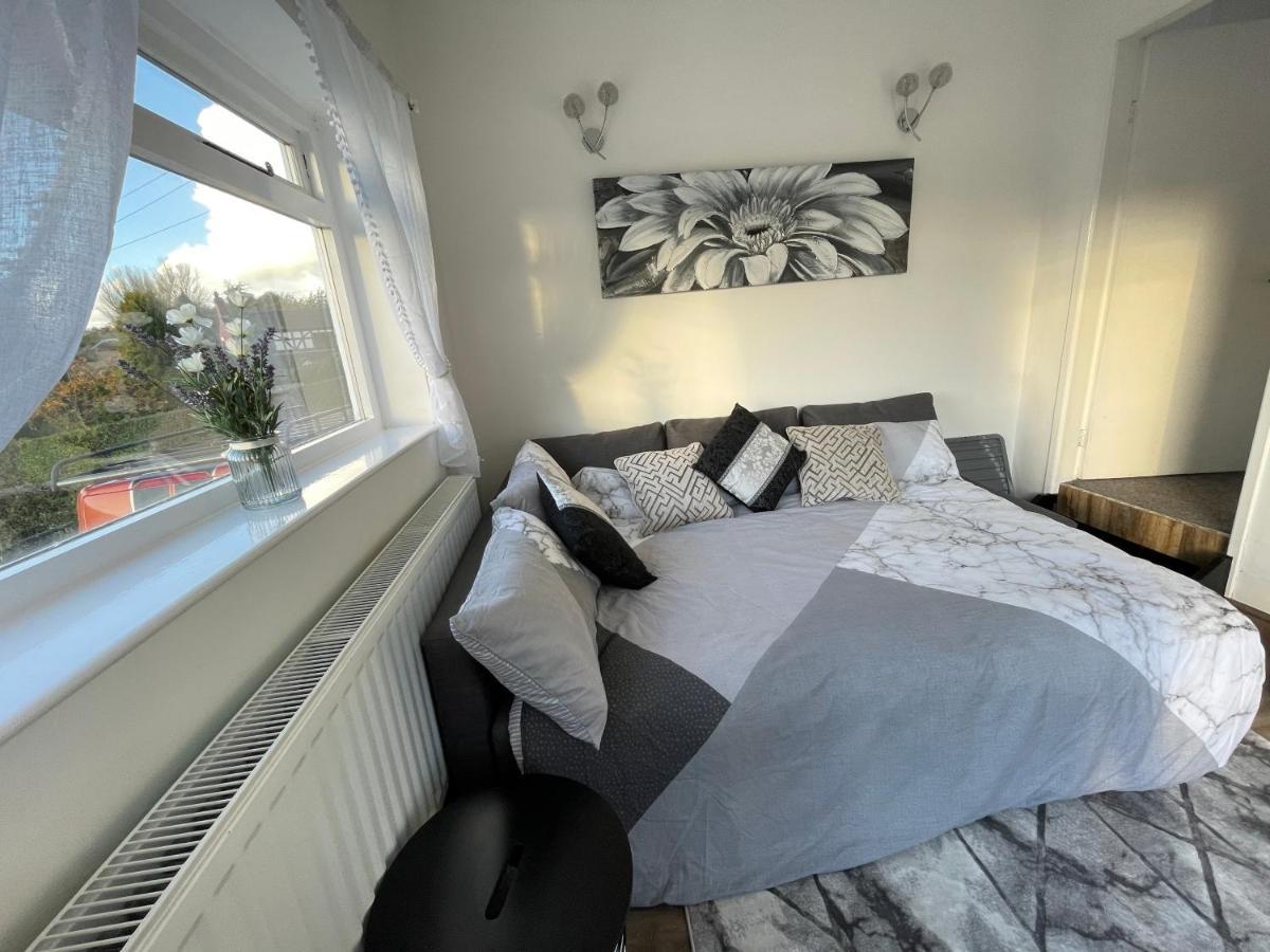 Tollgate House - Luxury Cozy Cottage - Huge Hot Tub - Alton Towers ชีเดิล ภายนอก รูปภาพ