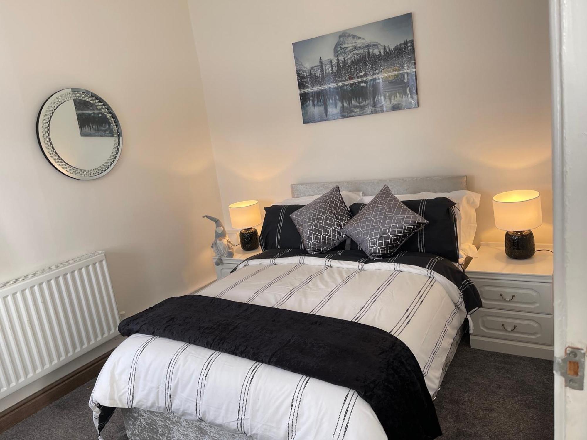 Tollgate House - Luxury Cozy Cottage - Huge Hot Tub - Alton Towers ชีเดิล ภายนอก รูปภาพ