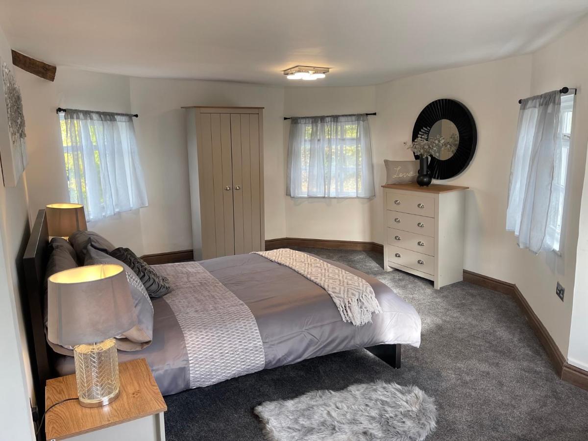 Tollgate House - Luxury Cozy Cottage - Huge Hot Tub - Alton Towers ชีเดิล ภายนอก รูปภาพ