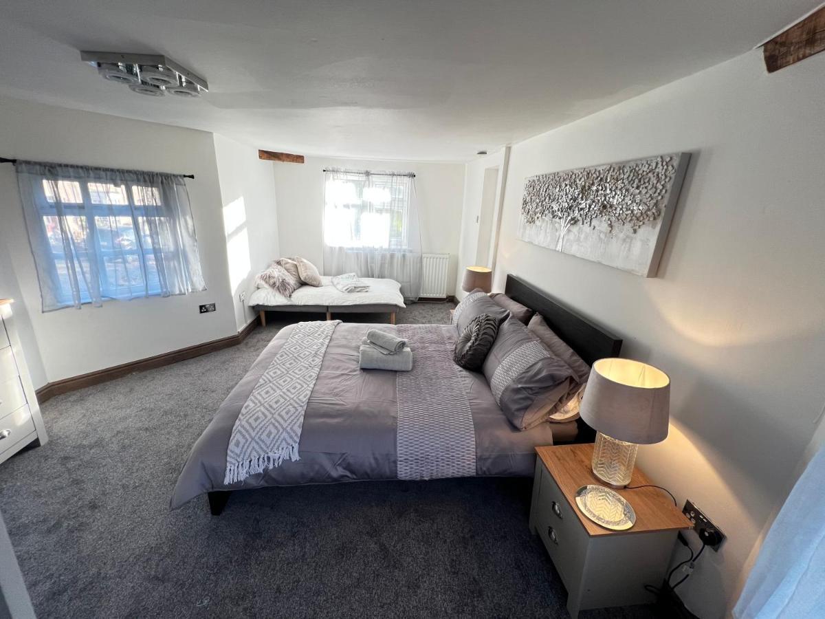 Tollgate House - Luxury Cozy Cottage - Huge Hot Tub - Alton Towers ชีเดิล ภายนอก รูปภาพ