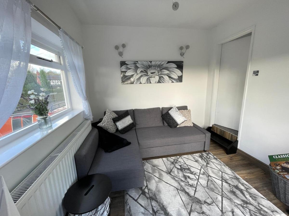 Tollgate House - Luxury Cozy Cottage - Huge Hot Tub - Alton Towers ชีเดิล ภายนอก รูปภาพ